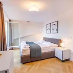 Petrin Tower מלון דירות 4*