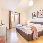 Petrin Tower מלון דירות 4*