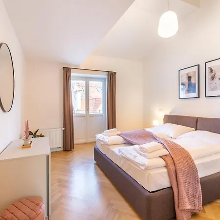 شقة فندقية Petrin Tower 4*