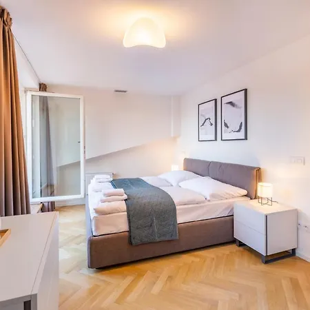 Petrin Tower شقة فندقية 4*
