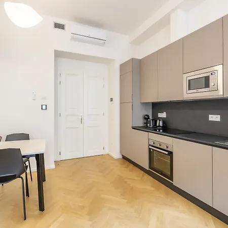 Aparthotel Petrin Tower 4*
