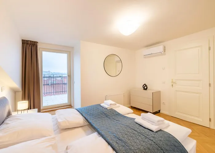 Petrin Tower 公寓式酒店 4*