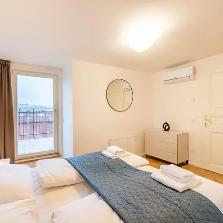 Petrin Tower Apartahotel 4*